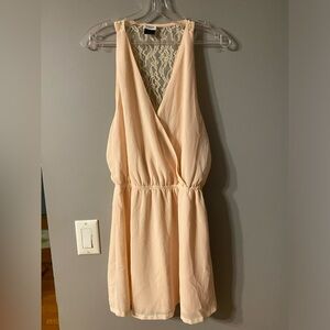 TOBI Size Small women/ juniors very soft pink sleeveless VNeck that snaps